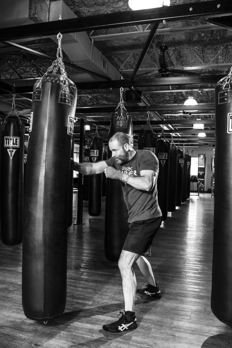 casual clothing, sport, healthy, man, boxing - sport, one person, male, indoors, hanging, punch, real people, gym, women, leather, kickboxing, competition