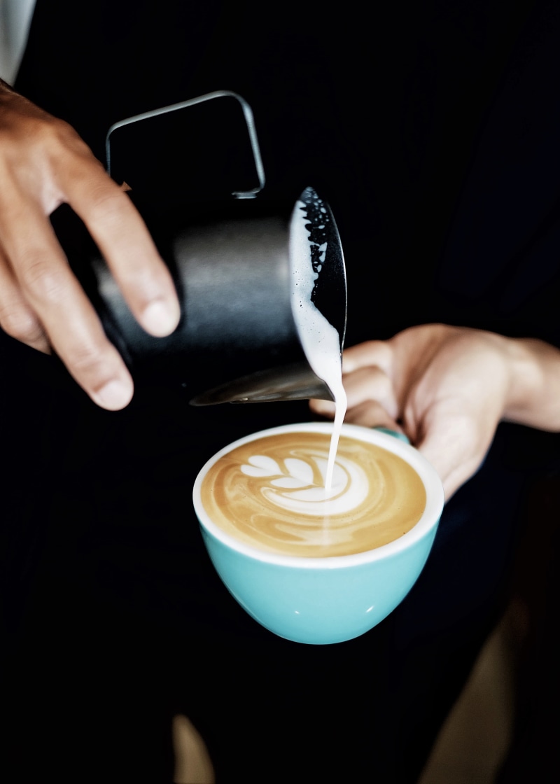hand, latte art, real people, hands, indoors, cappuccino, one person, coffee - drink, caffeine, food and drink, ceramic, frothy drink, refreshment, human hand