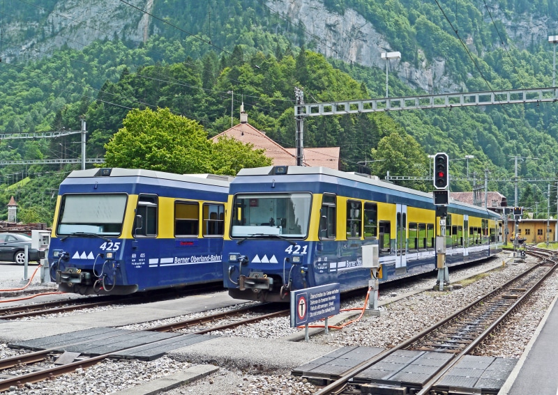 public transportation, cable, tourism, land vehicle, narrow gauge, electricity, railway line, train meeting, electric multiple-unit trains, the bernese oberland railway