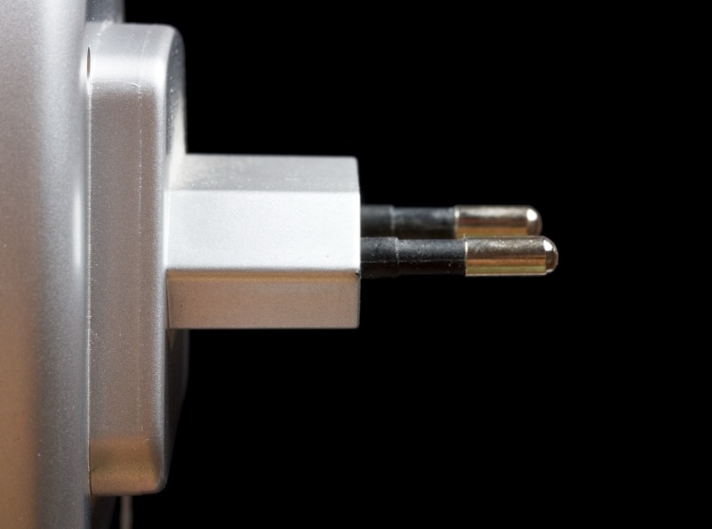 wired, sharp, single object, side view, 720P, hardware, black, plug, metal, connector, bottle, power, plastic, voltage, medicine, injecting, unplugged