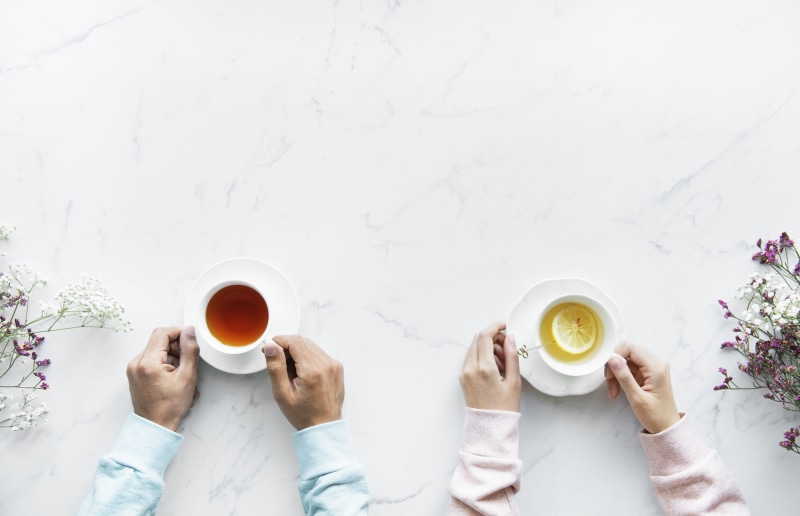 routine, coffee - drink, human body part, cup, copy space, leisure, minimal, friend, tea, glass, refreshment, refreshing, cozy, crockery, conversation