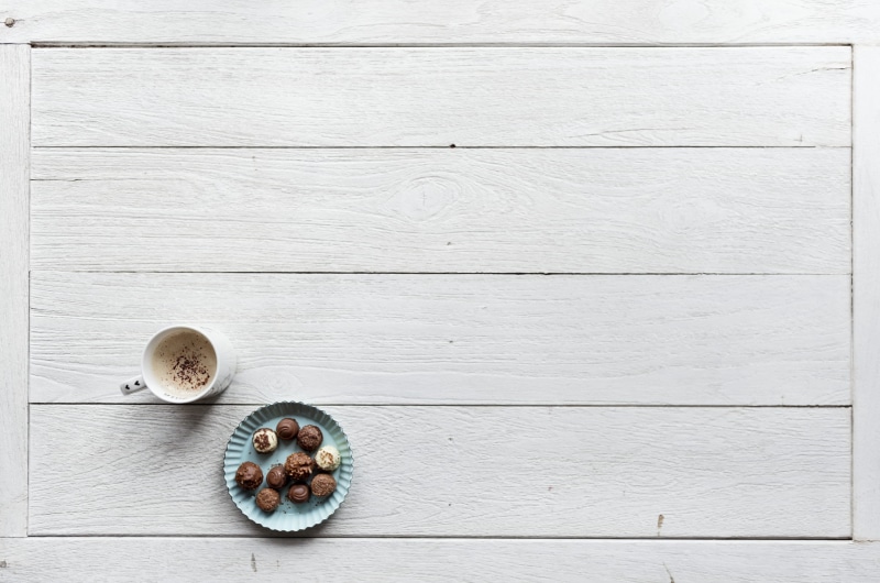 cup, food and drink, old fashion, wood - material, drink, 1080P, lifestyle, hand, pape, feline, table, food, enjoying, hot drink, domestic animals, mug