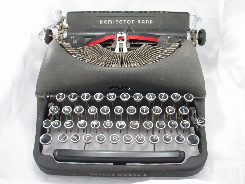 retro Styled, white background, old-fashioned, key, antique, keyboard, old, obsolete, write, alphabet, technology, close-up, machine, machinery, studio shot