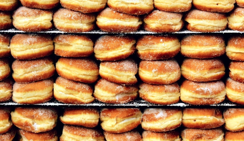 food, 2K, Berliner (doughnut), food and drink, ready-to-eat, large group of objects, still life, indoors, in a row, indulgence, baked pastry item, freshness
