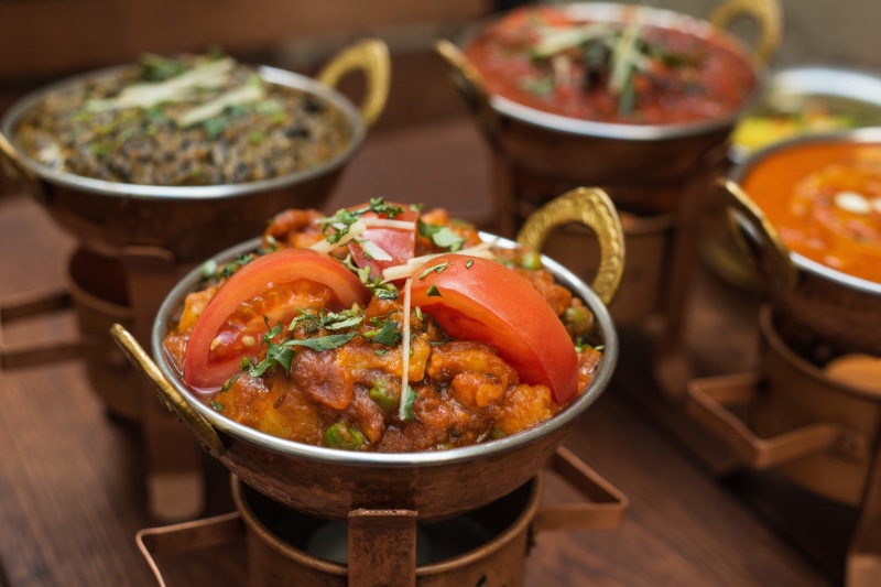 food, no people, gate of india, indian restaurant, indian kitchen, wood - material, asian food, meat, bowl, 5K, food and drink, table, taste, dinner, vegetable