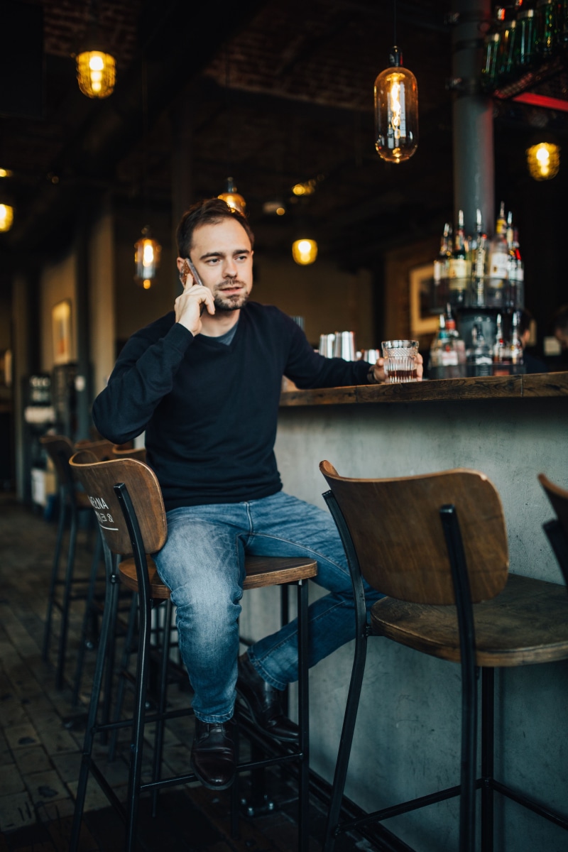 table, seat, drinking, chair, males, pub, happiness, relaxation, elegant, cheerful, illuminated, drink, looking, casual Clothing, 5K, young, Handsome