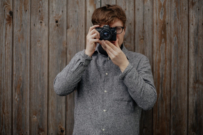 old-fashioned, man, outdoors, wooden, copy Space, looking, dslr, leisure activity, holding, wall, people, gray, photography Themes, man in  gray, photo