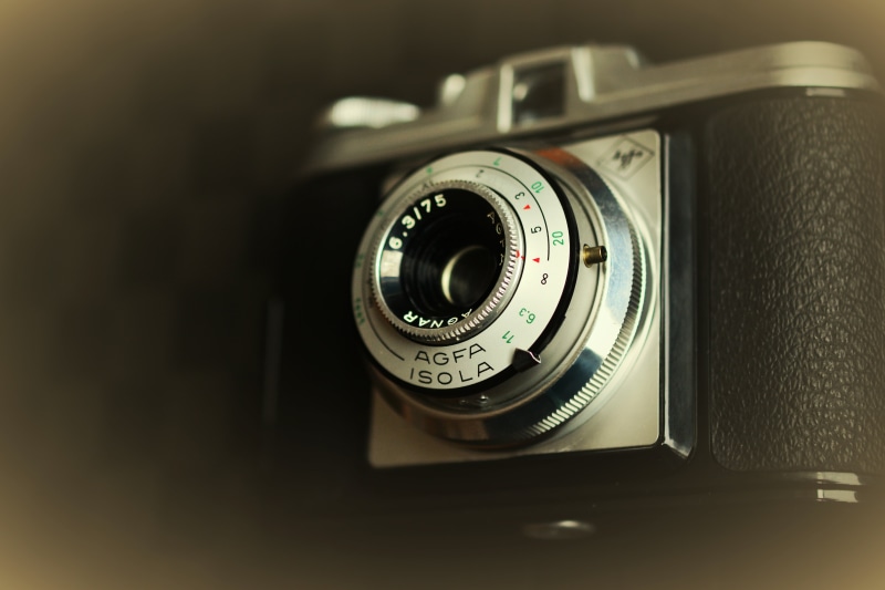 old-fashioned, lens - eye, single object, nostalgia, 5K, old camera, point, metal, vintage, silver colored, black, antique, agfa isola, analog, tilt, photo camera