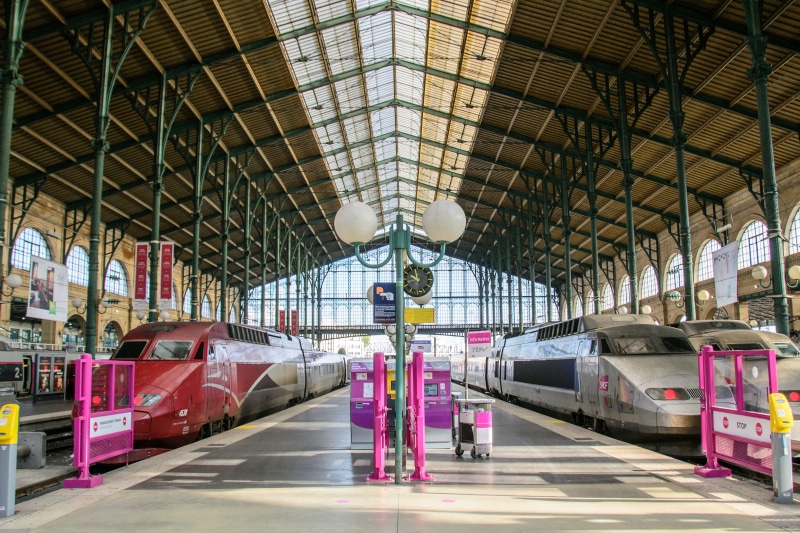 railway station, paris, 4K, lighting equipment, gare du nord, france, modern, public transportation, city, red, railroad station, ceiling, incidental people