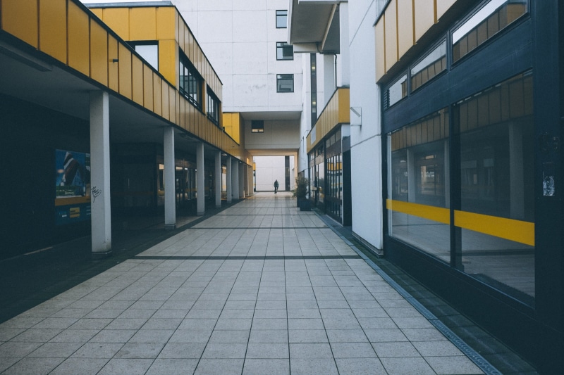 the way forward, indoors, window, railroad Station Platform, built structure, subway Station, footpath, nord, station, diminishing perspective, tiled floor