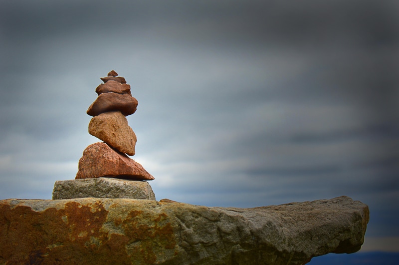 stone, rock - Object, stone - Object, pile, frau, nature, rocks, Mann, bauen, brown, 5K, Natur, Bau, cloudy, Steinmann, stability, balance, sky