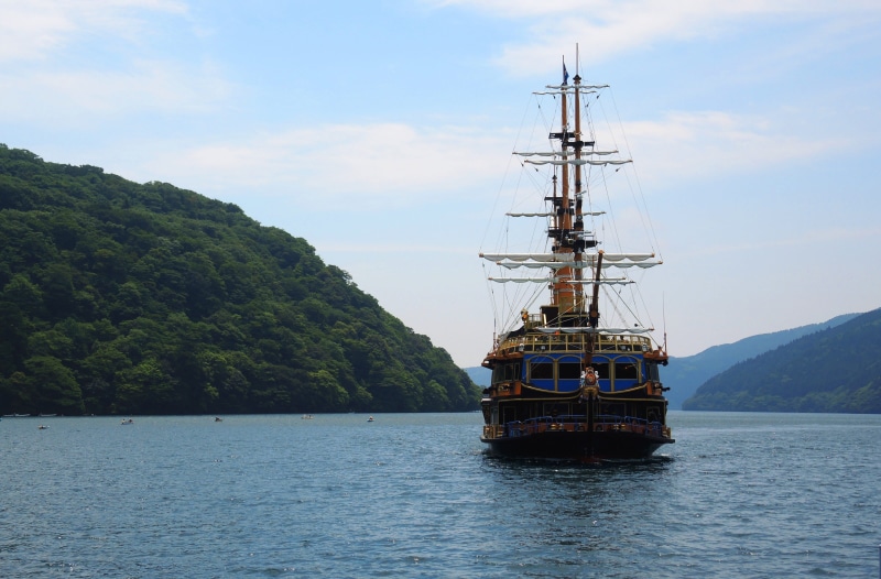 offshore platform, outdoors, sea, day, sailboat, no people, water, mode of transportation, hakone, 4K, beauty in nature, japan, sky, lake, non-urban scene