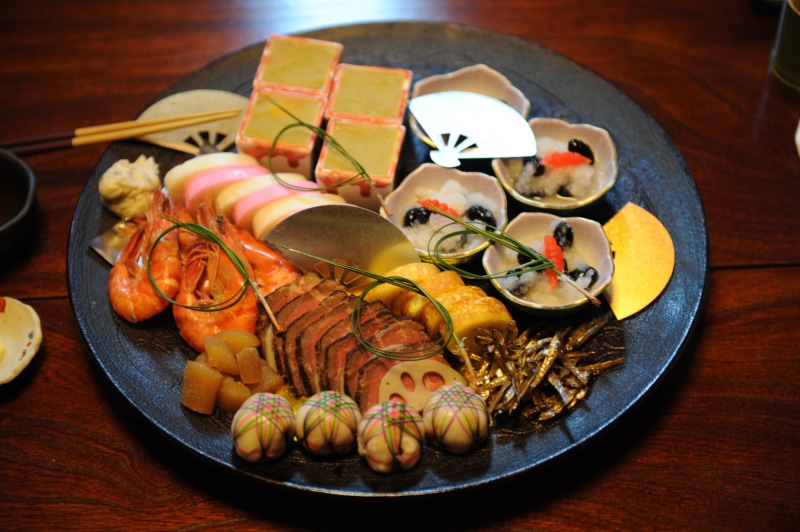 indoors, selective focus, hakone, close-up, healthy eating, japanese food, crustacean, high angle view, garnish, no people, delicious, crockery, food, animal