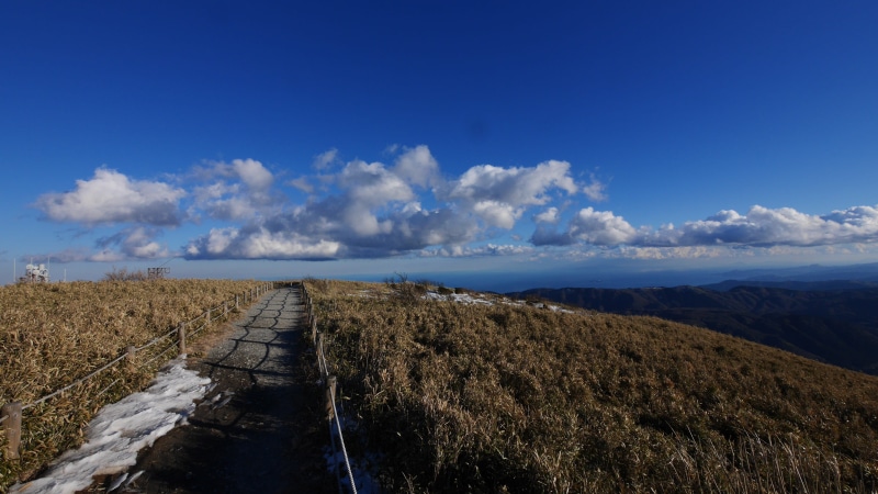 skyline, no people, blue, tranquil scene, nature, non-urban scene, environment, direction, hakone, lake, travel, clouds, built structure, day, scenics - nature