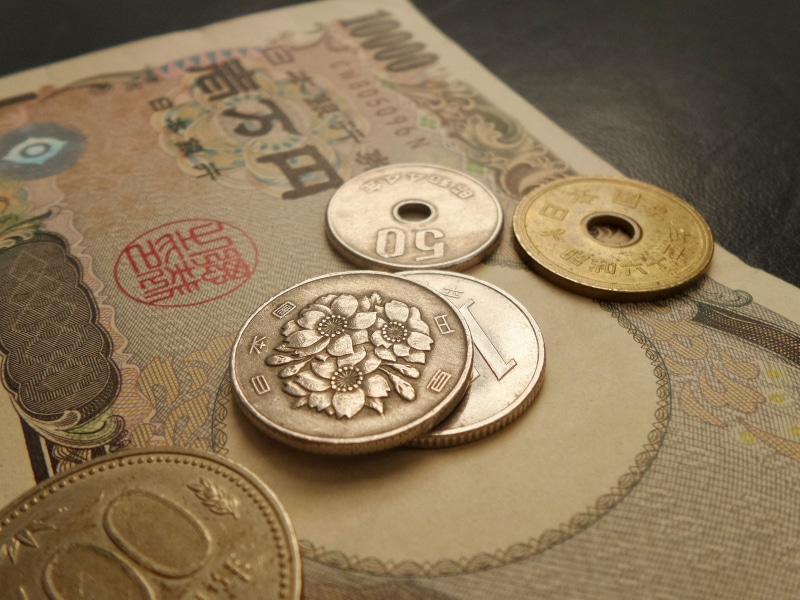 business, pièce, large group of objects, pocket, paper currency, representation, table, coin, currency, argent, japon, human representation, paie, high angle view