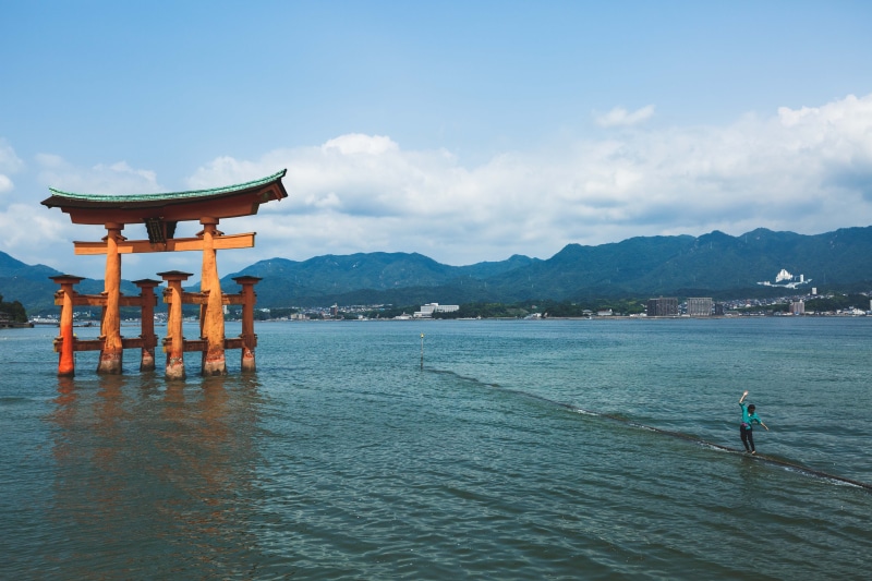 sea, oga, one person, real people, waves, nature, beauty in nature, tranquil scene, sky, hiroshima, scenics - nature, blue, architecture, cloud - sky, hiroshima japan