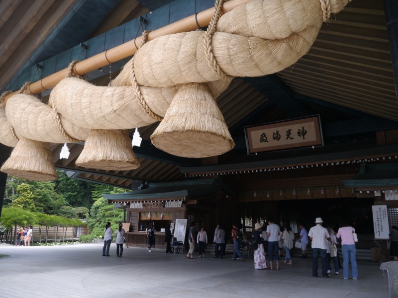 large group of objects, Huge, women, crowd, shimane prefecture, Shimenawa, 4K, adult, hanging, izumo, japan, day, roof, group of people, indoors, building exterior