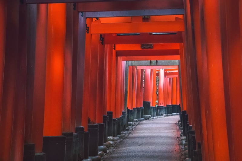 travel, colonnade, spirituality, 5K, fushimi inari taisha, architectural column, kyoto, fushimi inari shrine, built structure, indoors, religion, place of worship