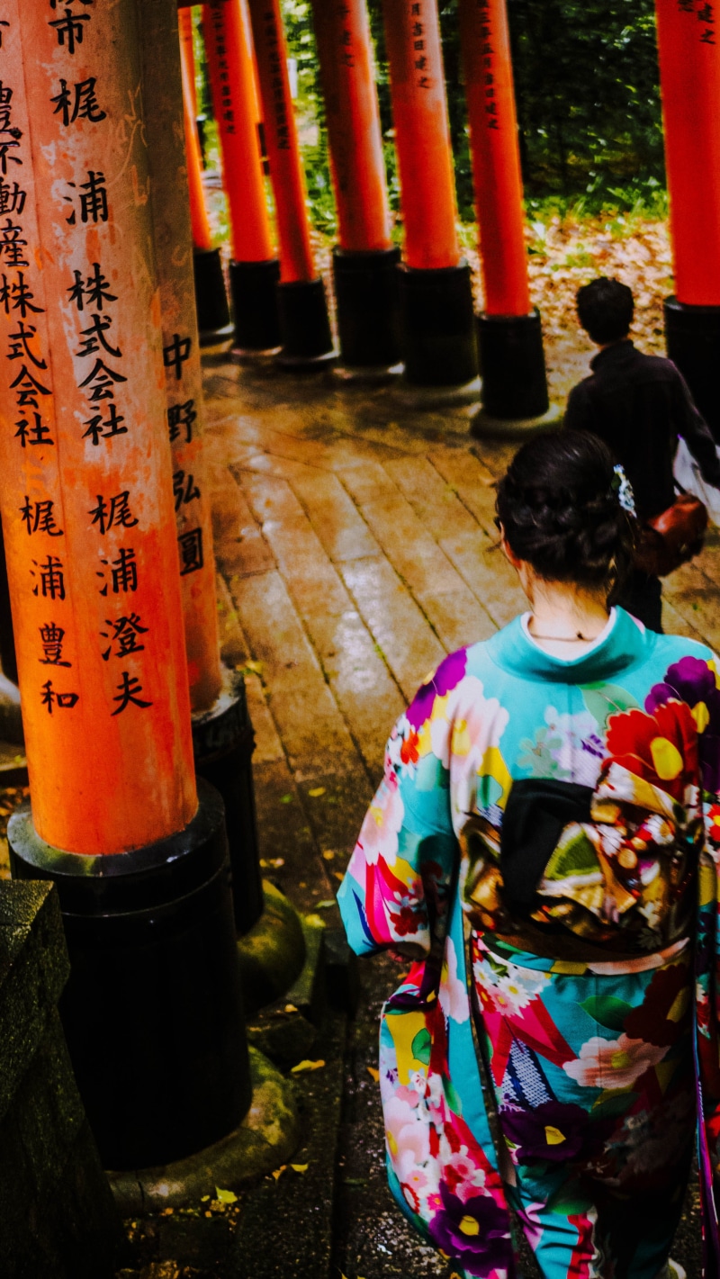 real people, religion, fushimi inari, architectural column, fushimi inari taisha, shrine, outdoors, woman, lifestyles, japan, non-western script, spirituality