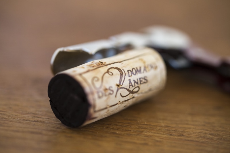 refreshment, indoors, ink bottle, food and drink, no people, alcohol, wine bottle, close-up, scroll, calligraphy, single object, studio shot, wine, handwriting