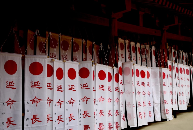 side by side, white, 5K, crowd, handwriting, in a row, table, script, calendar, for sale, beverage, no people, banner, furniture, focus on foreground