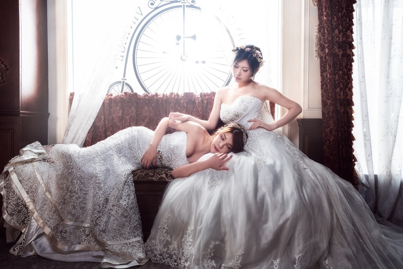 a real friendship )), friend, stay, Asian girls, Duo, sleep, curtains, dresses, two, on my knees, white, wedding, lies, light, 1080P, interior, room, poses