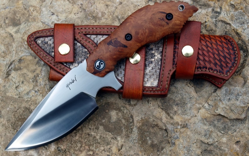 the handle, sheath, 1080P, no people, high angle view, outdoors, weapon, representation, day, knife, hand tool, rock, large group of objects, close-up