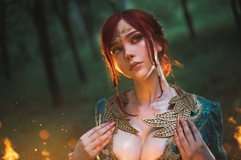 tiaras, portrait, video game girls, redhead, video games, women, outdoors, cleavage, fire, 2K, cosplay, The Witcher, Triss Merigold, women outdoors, freckles