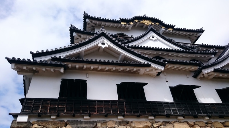 the past, roof tile, travel destinations, spirituality, sky, castle, japan, shiga prefecture, outdoors, low angle view, cloud - sky, built structure, building