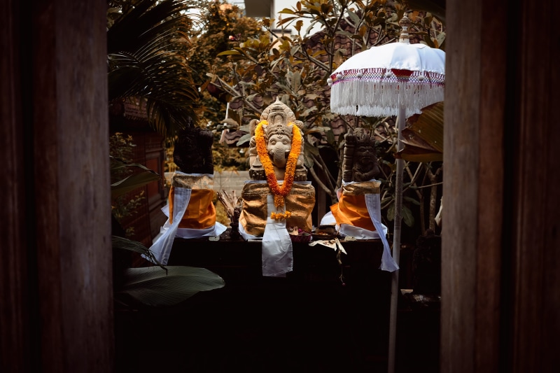sculpture, art and craft, bali indonesien, brown, flower arrangement, hanging, architecture, building, lighting equipment, crypt, 4K, human representation