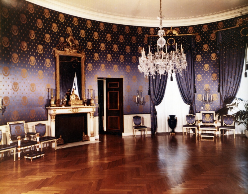 ornate, famous, chandelier, 2K, 1952, pendant, interior, domestic Room, hardwood floor, antique, uplight, white, gray, decor, washington dc, landmark