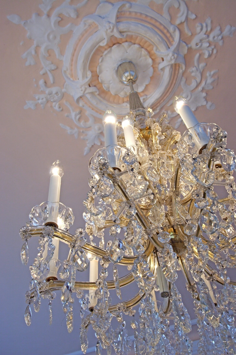 candlestick, light bulb, interior decoration, no people, ornate, electricity, light, 2K, object, chandelier, ceiling, gloss, gold colored, silver colored