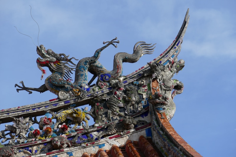 roof, built structure, architecture, building exterior, historically, sky, Temple, taoism, outdoors, building, figure, animal representation, 5K, art and craft