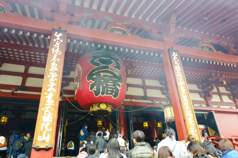 men, asakusa, red, adult, taitō, architecture, tokyo, temple, women, crowd, ceiling, place of worship, chinese lantern, built structure, real people, religion