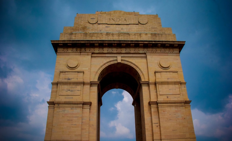 blue sky, built structure, 5K, daylight, building exterior, urban, no people, clouds, triumphal arch, architecture, travel, arch, outdoors, blue, tourism