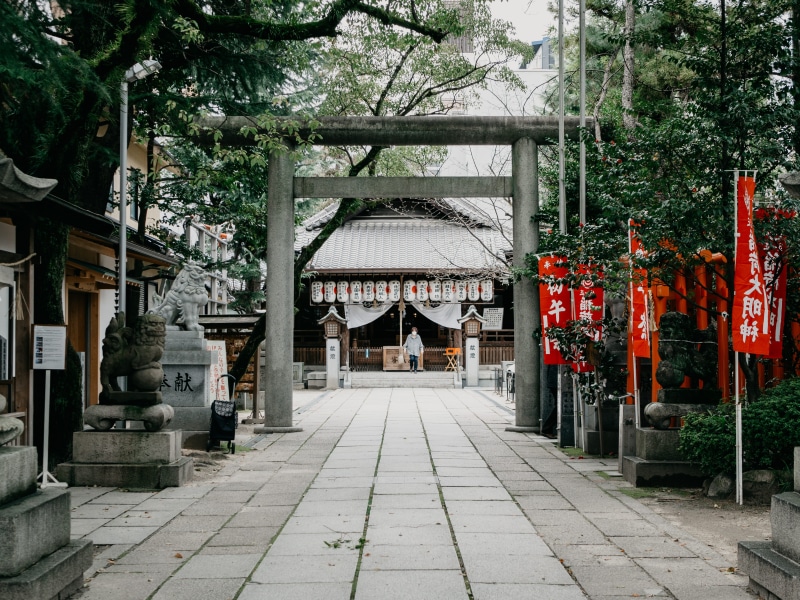 direction, nature, building, belief, the way forward, building exterior, temple, spirituality, hiroshima prefecture, day, tree, hiroshima, built structure