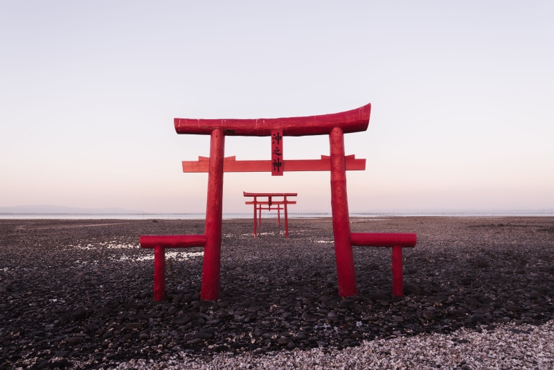 horizon, beauty in nature, sky, seat, clear sky, water, land, 5K, gate, horizon over water, tranquility, ocean, red, empty, scenics - nature, arc, sea