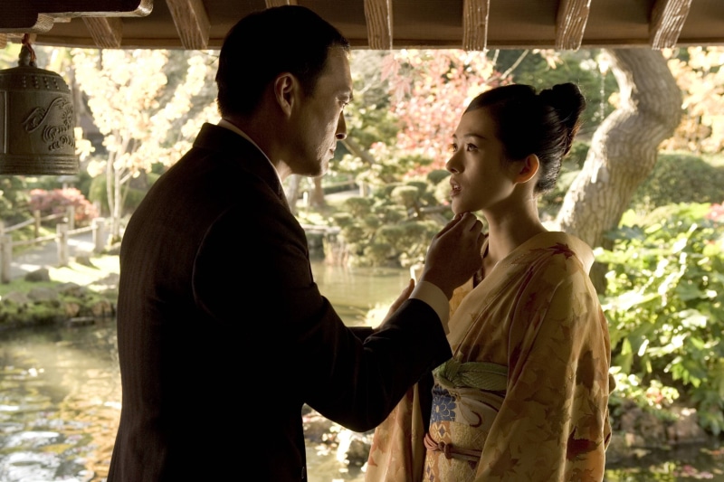 adult, young adult, bonding, memoirs of a geisha, women, mid adult, togetherness, two people, emotion, men, people, young men, face to face, beautiful woman
