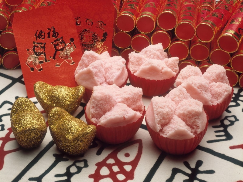 sweets, cupcakes, freshness, table, indoors, choice, temptation, red, sweet food, food, 720P, non-western script, text, arrangement, close-up, large group of objects