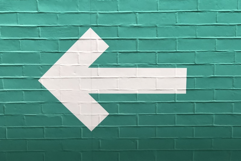 wall, letter, side, direction, monochrome, centre, communication, minimalism, guidance, minimal, white, green wall, built structure, brick wall, street sign