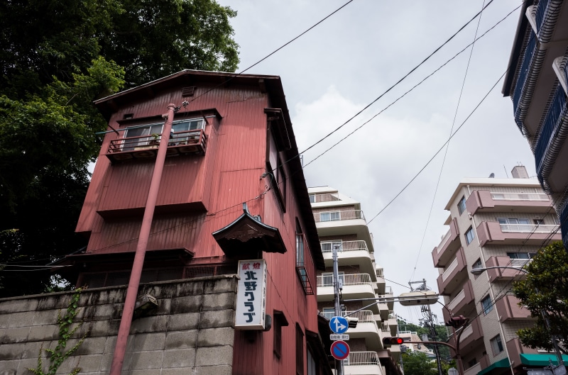 power line, city, road sign, plant, trees, window, outdoors, closeup, Japan, building exterior, signs, 4K, no people, tree, electricity, kobe (city), day