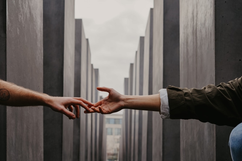 real people, martial arts, handrail, reaching, body part, sports, shutter, human body part, sport, dance pose, lifestyles, thumbs up, finger, human limb