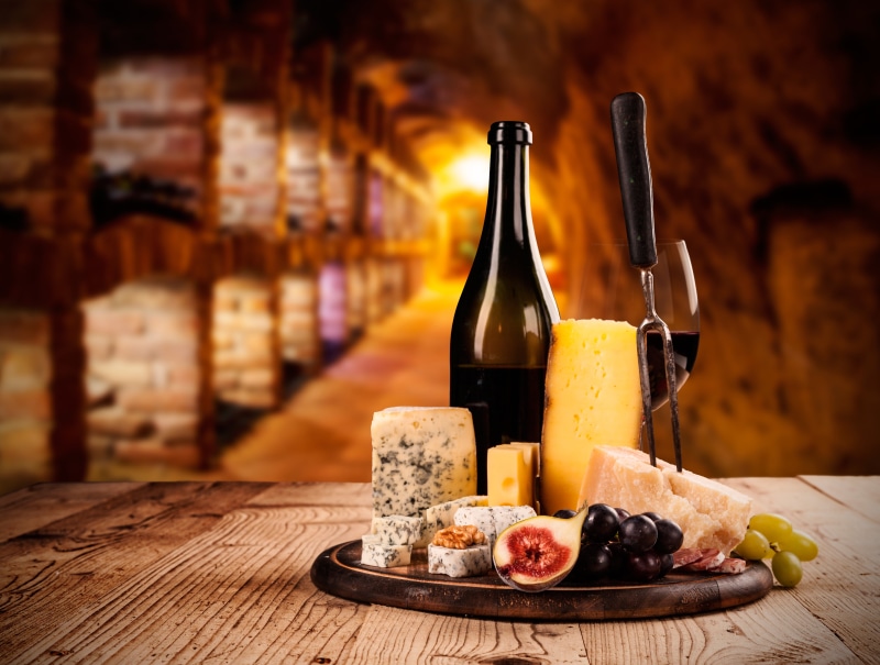 Board, bokeh, wine, 5K, table, walnut, appetizer, plug, sausage, grapes, bottle, the basement, glass, cheese, figs