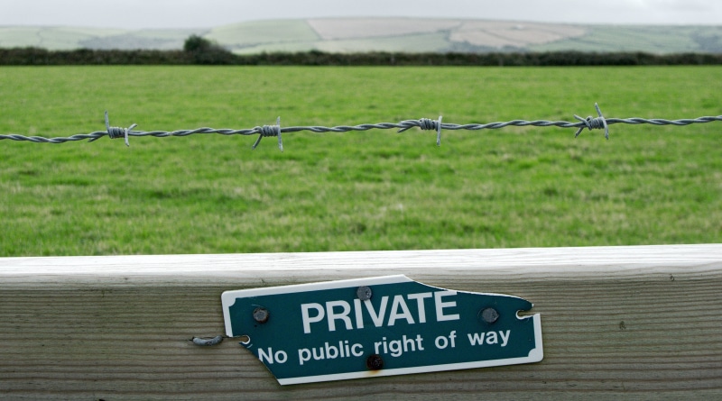 trespassing, prohibit, notice, western script, countryside, restriction, roam, unfriendly, entry, outdoors, barbwire, hindrance, block, no people, 4K