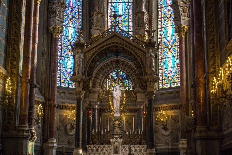 ceiling, history, glass, interior design, religion, travel destinations, worship, no people, belief, art, apse, electric lamp, indoors, 4K, architecture