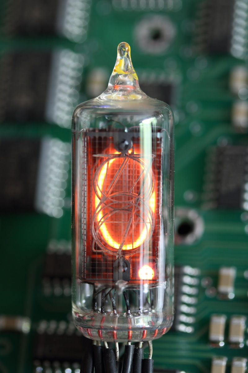 vacuum, lighting equipment, 5K, day, glass - material, zero, electronic, indicator, no people, digit, display, reflection, communication, tube, equipment