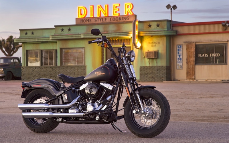 1080P, road, western script, series, 96B, stationary, camshafts, city, a six-speed, communication, building exterior, 1584 cubic, motorcycle, Dark Custom