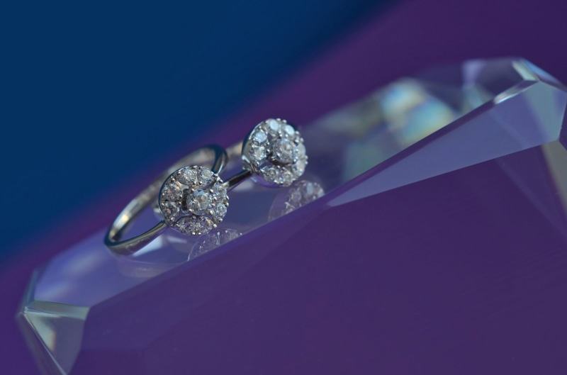 engagement, crystal, elegance, detail, indoors, 4K, close-up, silver, jewelry, happiness, bright, diamond - gemstone, silver colored, copy space, expense