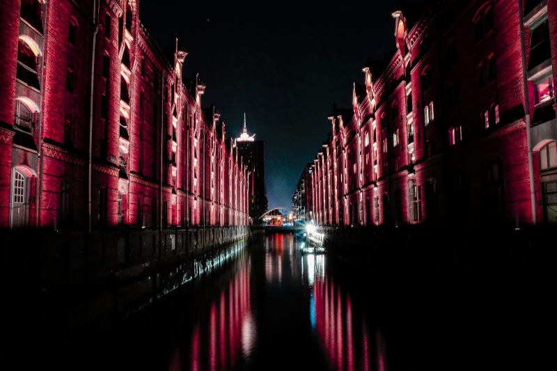 red, nature, clinker, reflection, hamburg, lights, no people, ambilight, building exterior, built structure, speicherstadt, illuminated, city, water, warehouse