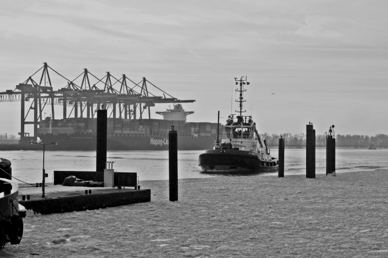 Monochrome, sky, cloud - sky, day, bugsier, industry, outdoors, Motifs, construction equipment, black and white, water, Harbour, rainy weather, transportation